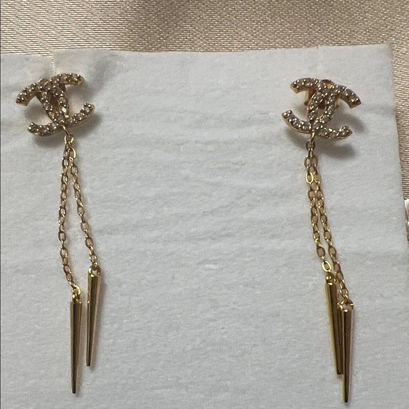 CHANEL Gold Chain Logo Earrings - Picture 1 of 3